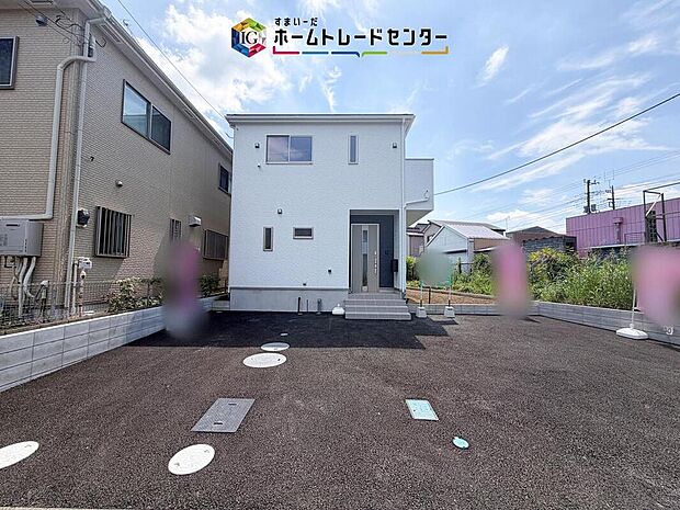 青空に栄えるとても格好の良い建物です。駅徒歩16分でしっかりとした広さの敷地を持ち、南面の広さも広くとれているからこその見栄えです。マイホームになったら、絶対にお友達に自慢したくなる建物です。