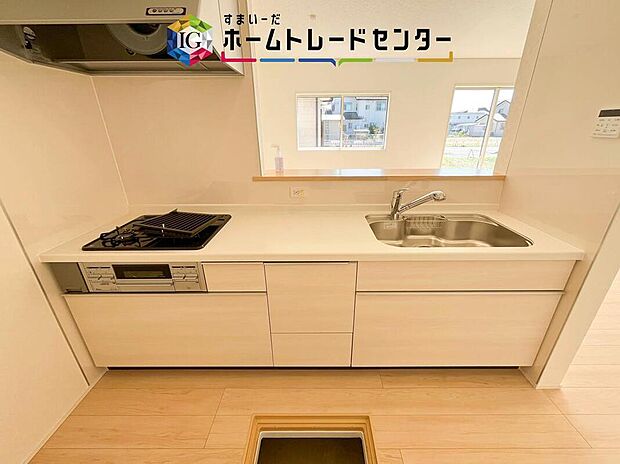 見栄えもよくお手入れもスムーズに出来ます。豊富な収納力もございますので、キッチンスペースをスッキリとお使い頂けそうです。