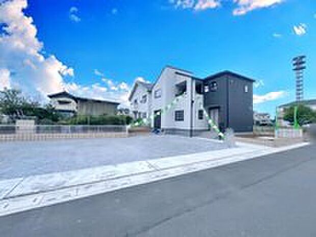 【現地外観写真】資料請求やご見学は即日対応可能♪陽当りや通風など住みやすさの工夫が満載。資料に載っていない街並みや周辺環境は、ぜひ現地で実際にお確かめください。