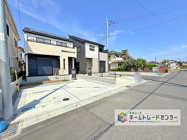 【カースペース2台】カースペースが2台または3台分ございますので、家族分の自転車を駐輪したり、急な来客用の駐車スペースとしてもお使いいただけます。