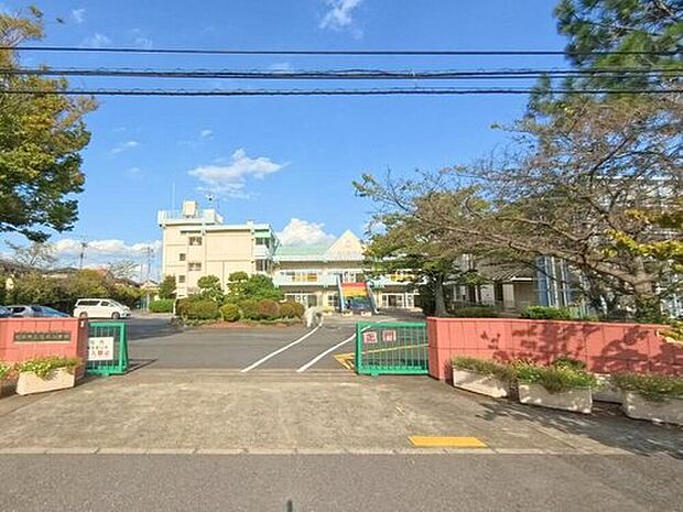 松伏町立松伏小学校（約700m）