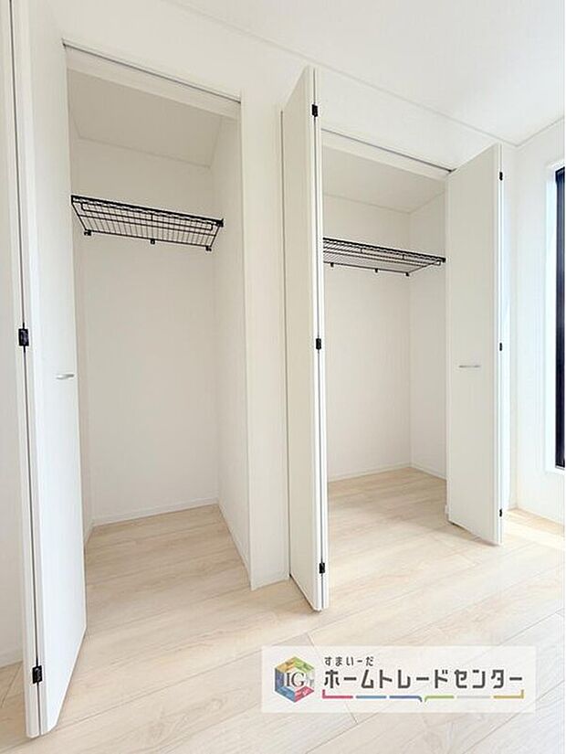 【収納】収納スペースは住宅を探す際には重要なポイントの一つだと思います。そのため少しでも空間が取れるところは可能な限り収納スペースとしたしました。居室をスッキリとお使いいただきたいお客様に大変喜ばれています。