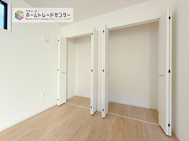 【収納】収納スペースは住宅を探す際には重要なポイントの一つだと思います。そのため少しでも空間が取れるところは可能な限り収納スペースとしたしました。居室をスッキリとお使いいただきたいお客様に大変喜ばれています。