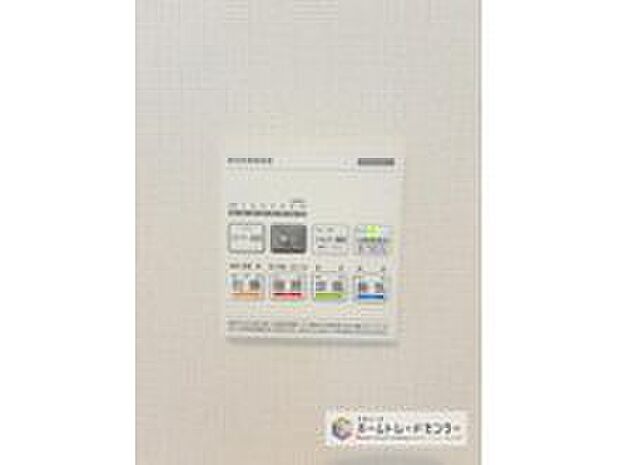 【【浴室換気乾燥機】】雨の日や冬場のお洗濯に嬉しい装備。濯物を乾かすだけでなく、入浴度に換気機能で湿気を排出できるためカビの防止にもなります。
