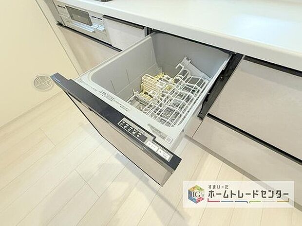 【【食器洗浄乾燥機】】後片付けもラクラクなビルトイン食洗機付き。洗い終わった食器の水切りや乾燥としても便利です。