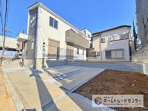 【【カースペース2台】】カースペースが2台分ございますので、家族分の自転車を駐輪したり、急な来客用の駐車スペースとしてもお使いいただけます。

