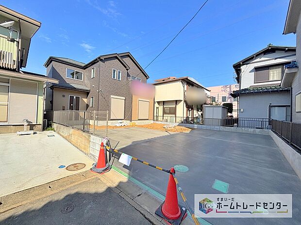 【【カースペース2台】】カースペースが2台分ございますので、家族分の自転車を駐輪したり、急な来客用の駐車スペースとしてもお使いいただけます。