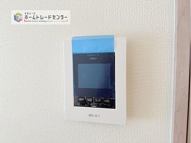 【【TVモニター付きインターホン】】録画機能もあり、どのような人が何時に来訪されたのかが分かります。防犯上はもちろん、お届け物などの把握にも便利です。ライトが付いているので、夜間でも安心です。