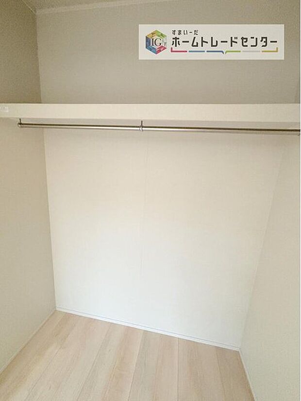 【収納】収納スペースは住宅を探す際には重要なポイントの一つだと思います。そのため少しでも空間が取れるところは可能な限り収納スペースとしたしました。居室をスッキリとお使いいただきたいお客様に大変喜ばれています。