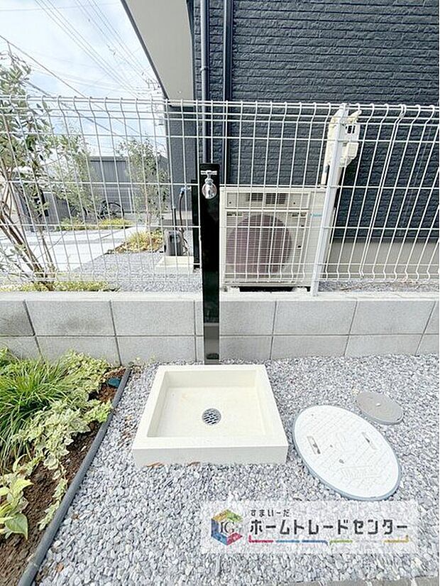 【【外水栓】】バーベキューなど、お庭でアウトドアを楽しむ方にとっては、外に水栓があれば家の中から水を運び出す手間が省けます。洗車の際にも便利です♪