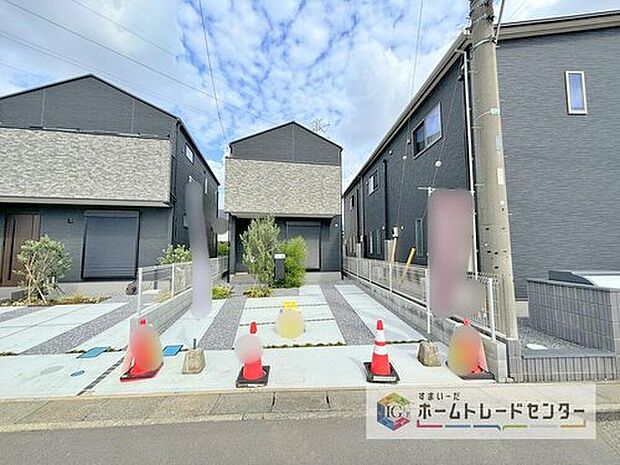 【【カースペース2台】】カースペースが2台分ございますので、家族分の自転車を駐輪したり、急な来客用の駐車スペースとしてもお使いいただけます。