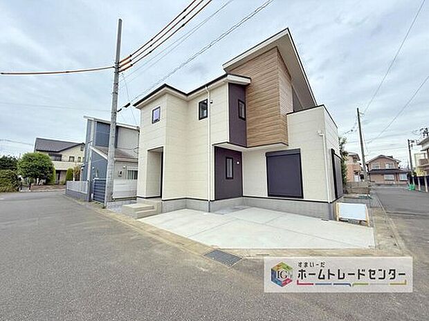 【【カースペース2台】】カースペースが2台分ございますので、家族分の自転車を駐輪したり、急な来客用の駐車スペースとしてもお使いいただけます。

