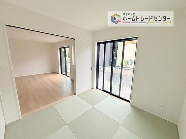 【和室】リビング隣接の和室は、その機能を発揮できるようしっかりとした広さをお取りいたしました。普段は開放スペース、お子様の遊び場、お客様がいらしたとき、ご両親様がお泊りに来た時など、色々と使い道がございます。