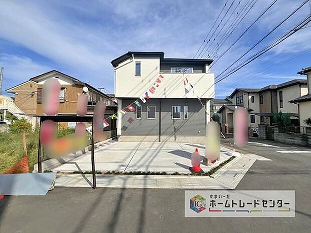 【【カースペース2台】】カースペースが2台分ございますので、家族分の自転車を駐輪したり、急な来客用の駐車スペースとしてもお使いいただけます。