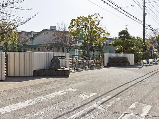 春日部市立緑中学校(約900m)