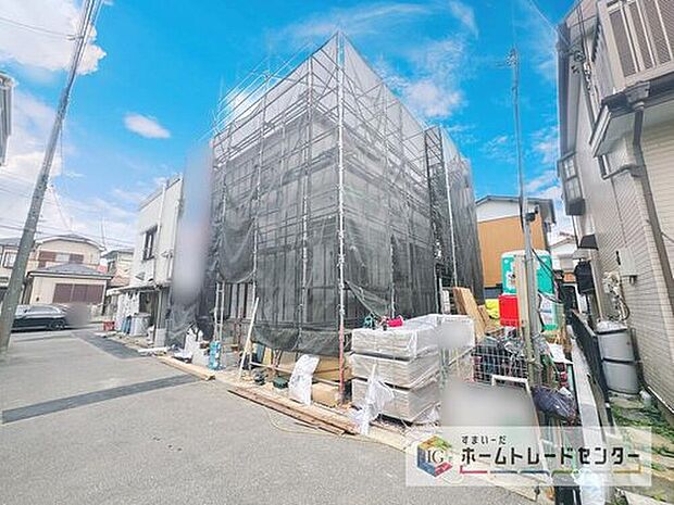 【現地外観写真】完成してからは見ることのできない、施工方法や構造をしっかりとご確認いただけるのが、建築中の住宅の大きなメリットです。専門知識を持ったスタッフがご説明させていただきます。お気軽にお問い合わせください。