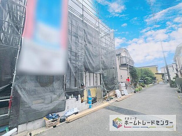 【前面道路含む現地写真】資料請求やご見学は即日対応可能♪陽当りや通風など住みやすさの工夫が満載。資料に載っていない街並みや周辺環境は、ぜひ現地で実際にお確かめください。