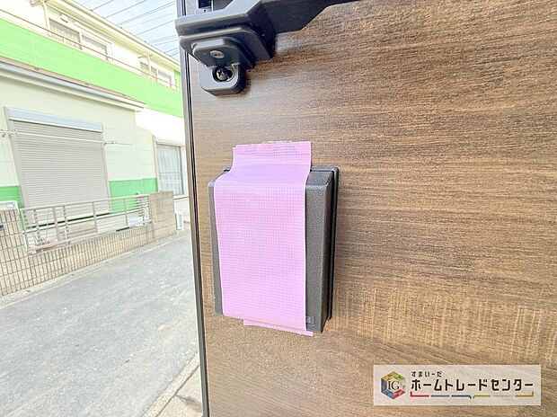 【【スマートキー】】たくさんお買い物をした時や、お子様を抱っこしながらでも簡単に開けられるのが便利。急いでいる時でも鍵を取り出さずに済みます。