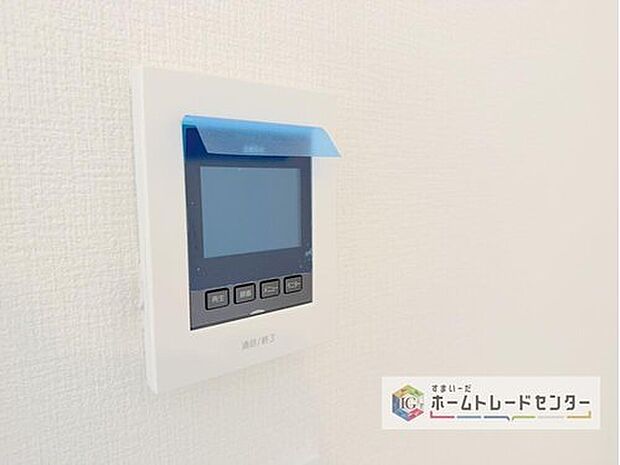 【【TVモニター付きインターホン】】録画機能もあり、どのような人が何時に来訪されたのかが分かります。防犯上はもちろん、お届け物などの把握にも便利です。ライトが付いているので、夜間でも安心です。