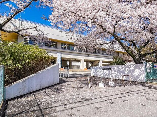 春日部市立大増中学校（約650m）