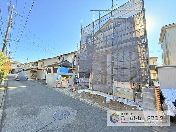 【前面道路含む現地写真】資料請求やご見学は即日対応可能♪陽当りや通風など住みやすさの工夫が満載。資料に載っていない街並みや周辺環境は、ぜひ現地で実際にお確かめください。