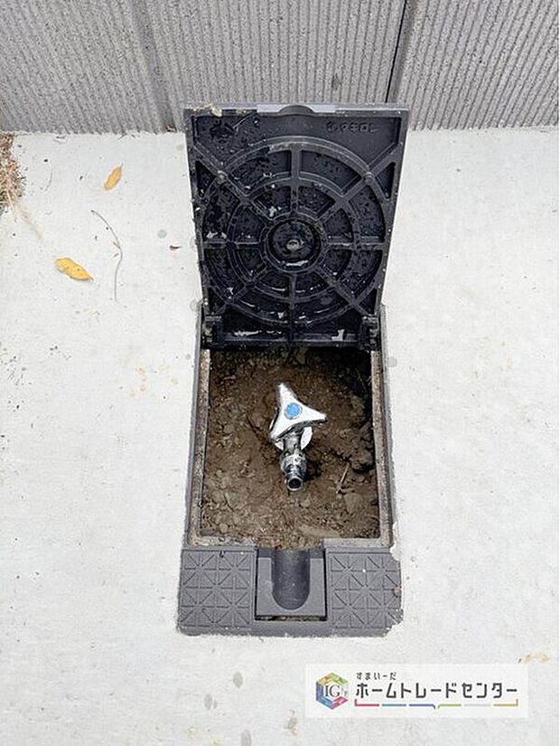 【【外水栓】】バーベキューなど、お庭でアウトドアを楽しむ方にとっては、外に水栓があれば家の中から水を運び出す手間が省けます。洗車の際にも便利です♪