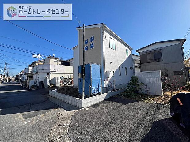 【前面道路含む現地写真】完成してからは見ることのできない、施工方法や構造をしっかりとご確認いただけるのが、建築中の住宅の大きなメリットです。専門知識を持ったスタッフがご説明させていただきます。お気軽にお問い合わせください。