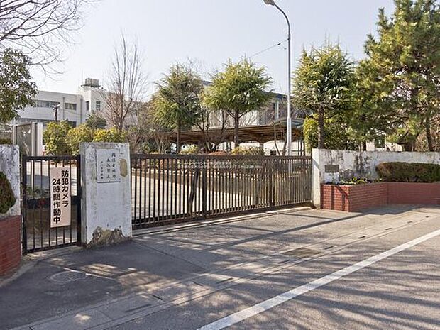 春日部市立大沼中学校(約800m)