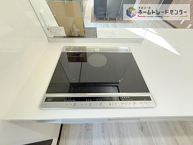 【【IHクッキングヒーター】】火力が強く、お掃除も簡単なため毎日のお料理の時間短縮になります。火を使わないのでお子様のお料理のお手伝いも安心ですね♪