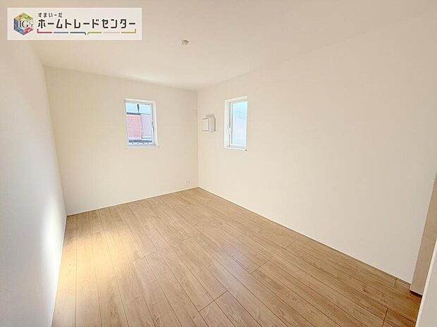 【リビング以外の居室】2面採光の洋室です。窓からの眺望もよくなり視界が広いので、部屋にいても飽きません、そしてもちろん大切なのは明るさと風通し、明るい日差しと心地よい風で自分のお部屋でくつろげる贅沢をご提供します。