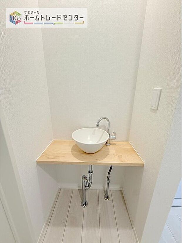 【【セカンド洗面台】】2階ホールに設けられた洗面台。洗面台が2か所あることで忙しい朝の時間帯にもゆとりが生まれます♪