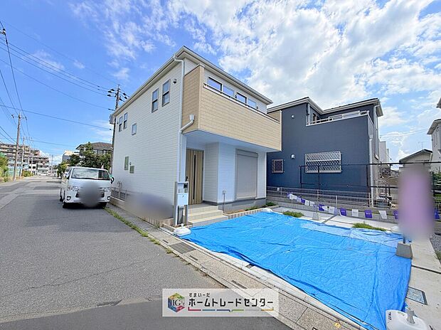【【カースペース2台】】カースペースが2台分ございますので、家族分の自転車を駐輪したり、急な来客用の駐車スペースとしてもお使いいただけます。