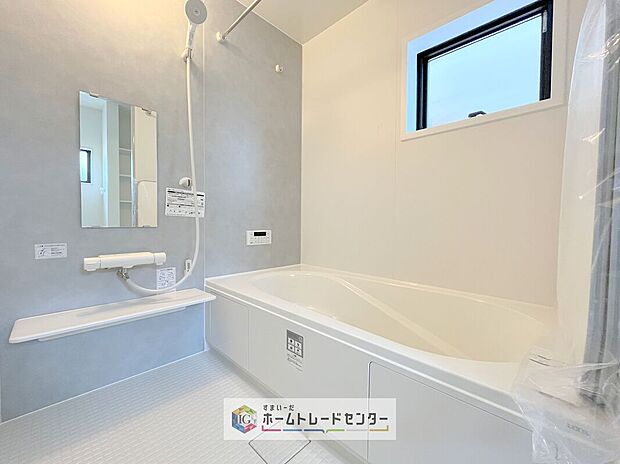 【【浴室】】一坪タイプのユニットバスは、足をしっかりと延ばして一日の疲れを癒すことが可能です。浴室暖房乾燥機も完備しておりますので、カビの心配が無いのはもちろん、雨の日のお洗濯物はお風呂で乾かせます。