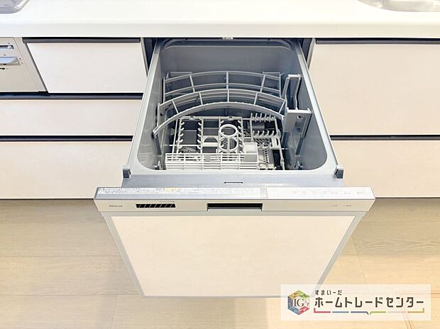 【【食器洗浄乾燥機】】忙しい奥様の味方、後片付けもラクラクなビルトイン食洗機付き。洗い終わった食器の水切りや乾燥としても便利です。