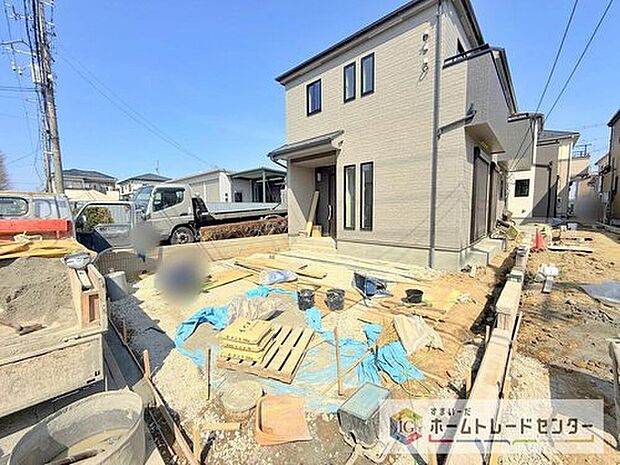 【【カースペース2台】】カースペースが2台分ございますので、家族分の自転車を駐輪したり、急な来客用の駐車スペースとしてもお使いいただけます。