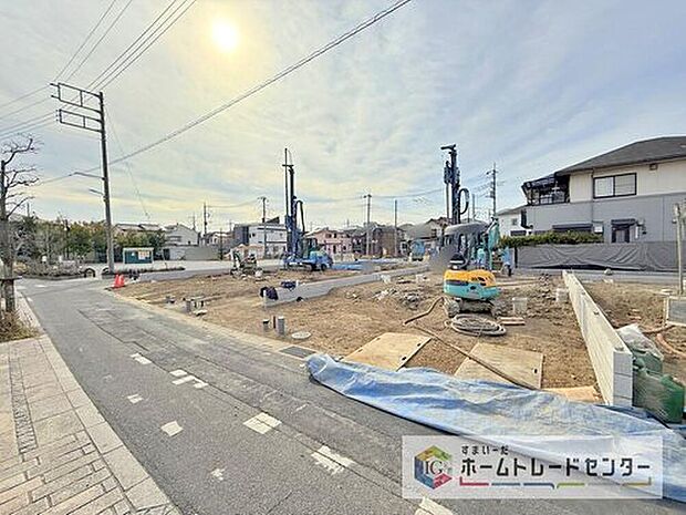 【前面道路含む現地写真】資料請求やご案内も即日対応いたします♪同じ施工例の物件見学や、完成イメージプレゼンテーションも承っております。どのような建物が建つか、間取りの広さは?など気になる点を一つ一つご説明させていただきます。