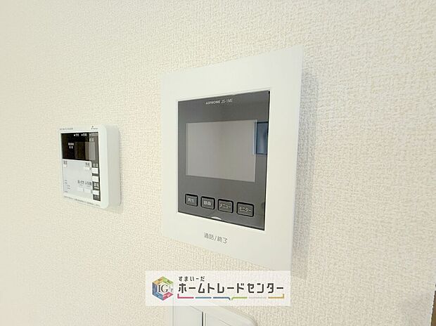 【【TVモニター付きインターホン】】録画機能もあり、どのような人が何時に来訪されたのかが分かります。防犯上はもちろん、お届け物などの把握にも便利です。ライトが付いているので、夜間でも安心です。