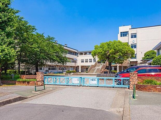 越谷市立蒲生南小学校（約1,100m）