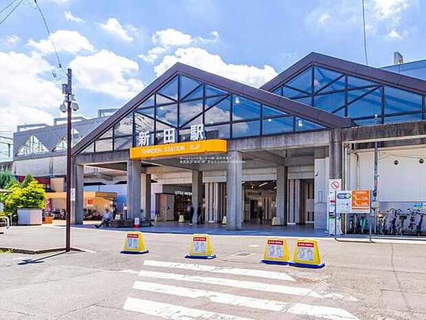 東武伊勢崎線「新田」駅（約480m）