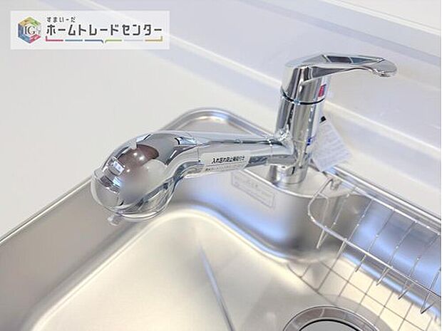 【【浄水器】】浄水カートリッジ内蔵で場所を取らずに見た目もスッキリ。ノズルはシャワーヘッドになっておりお掃除も楽々です。