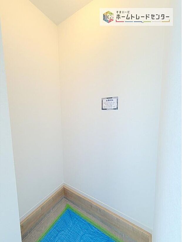 【【シューズインクローク】】ロングブーツやトレッキング靴もすっぽり収まる玄関収納。靴はもちろんベビーカーやお子さんの遊び道具なども置いていただけます。