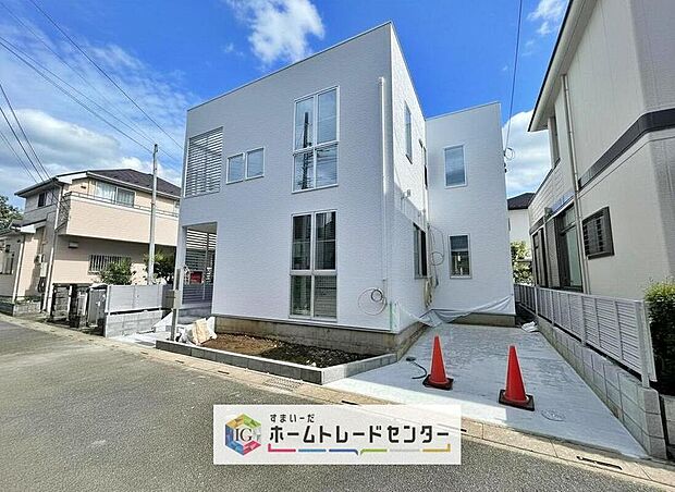 【前面道路含む現地写真】爽やかな青空と陽光に包まれる心地よい住空間。ネットでは分からない現地の魅力をぜひご覧ください。人生で大切なお住まいですので、ゆっくりとご見学ください。