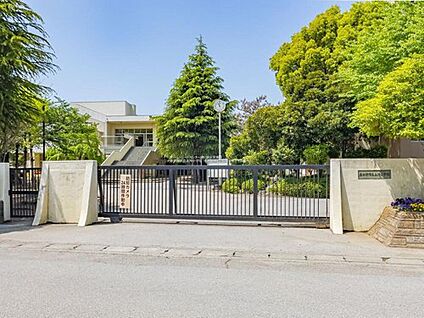 春日部市立上沖小学校 650ｍ(徒歩9分)