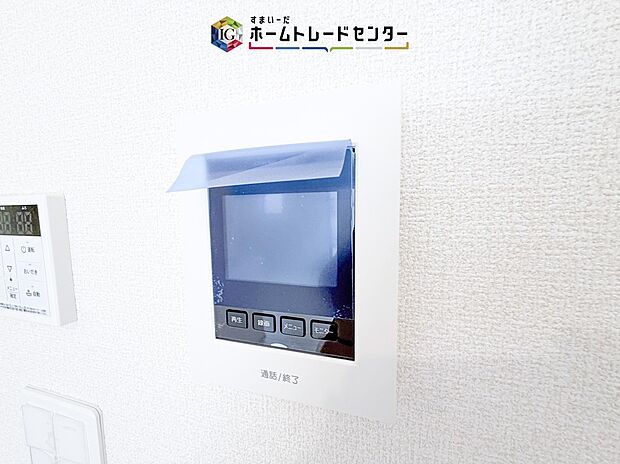 【【TVモニター付きインターホン】】録画機能もあり、どのような人が何時に来訪されたのかが分かります。防犯上はもちろん、お届け物などの把握にも便利です。ライトが付いているので、夜間でも安心です。
