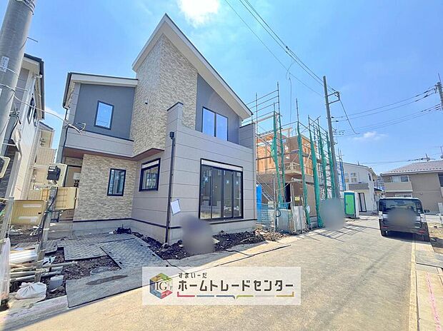 【前面道路含む現地写真】実際に見ていただくと、こちらの物件の良さがお分かりになるかと思います。住宅ローンも複数の提携ローンの中から、お客様のご希望にあった住宅ローンをご提案いたします。まずはお気軽にご相談ください。