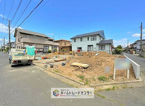 【現地写真】どのような建物が建つか、間取りの広さはどうかなど、気になる点は丁寧にご説明いたします。資料請求やご案内は即日対応いたします。土日や平日、お仕事終わりの時間など、ご都合に合わせてご案内いたします。