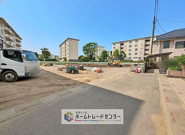 【前面道路含む現地写真】資料請求やご案内も即日対応いたします♪同じ施工例の物件見学や、完成イメージプレゼンテーションも承っております。どのような建物が建つか、間取りの広さは？など気になる点を一つ一つご説明させていただきます。