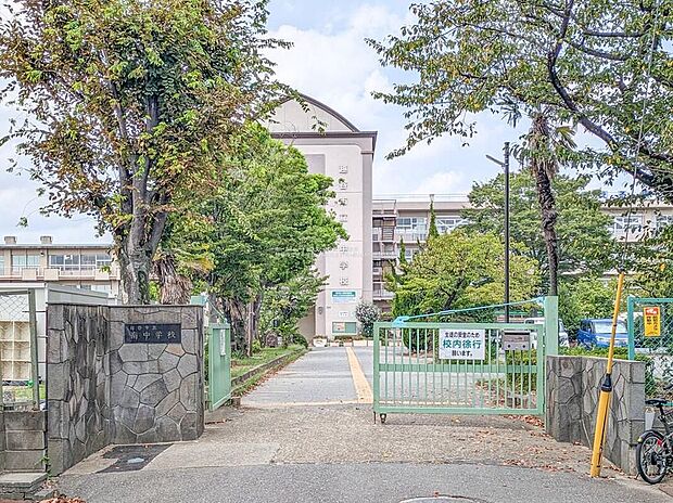 越谷市立南中学校（約1,500m）
