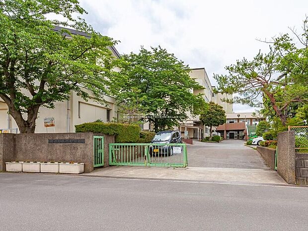 越谷市立弥栄小学校（約1,000m）