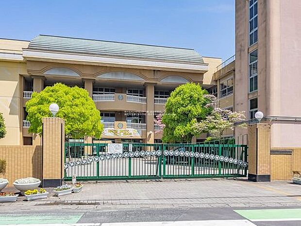 越谷市立越ケ谷小学校（約1,100m）